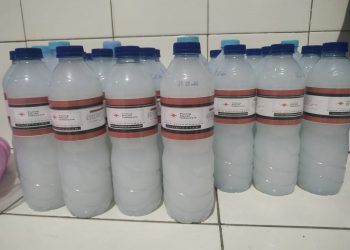 cairan disinfektan kemasan PMI yang siap disalurkan