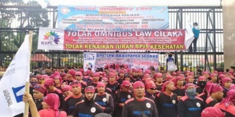 Hari Ini, Buruh Demo Besar-besaran Tolak PHK dan RUU Cilaka