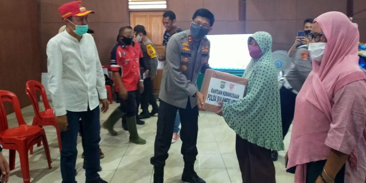 Kunjungi Bolsel, Lumowa Serahkan Bantuan Kemanusiaan