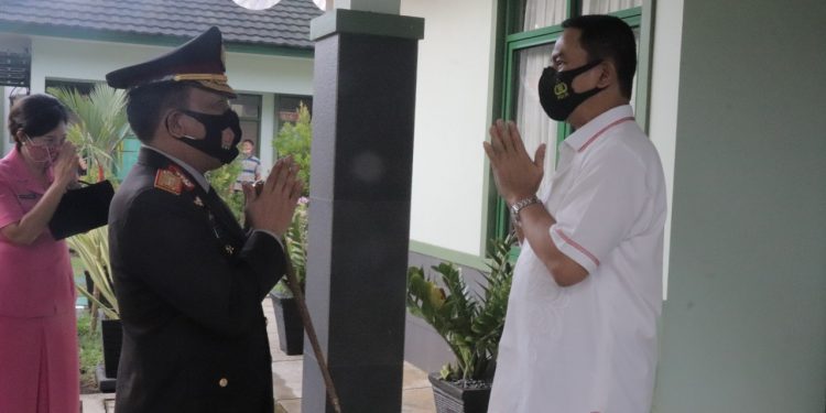 HUT TNI Ke -75, Matondang Terima Kejutan Kapolda Panca