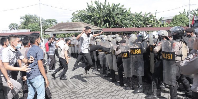 Dipimpin Dirsamapta dan Dansat Brimob Polda Sulut, Dalmas dan PHH Siapsiaga Hadapi Pilkada