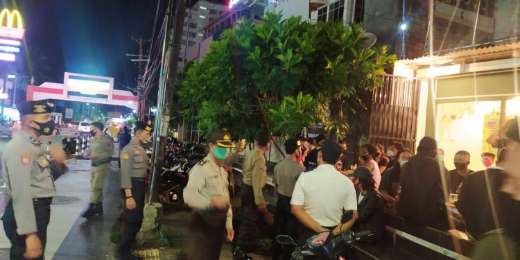 Satgas Ops Yustisi Gabungan Polda Sulut Jaring 5 Warga Tak Pakai Masker di Depan Mega Mall