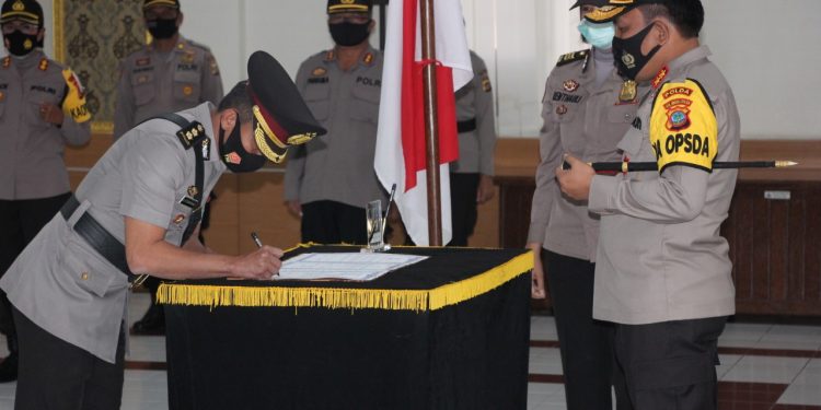 Kapolda Sulut Pimpin Upacara Sertijab Kapolres Minahasa