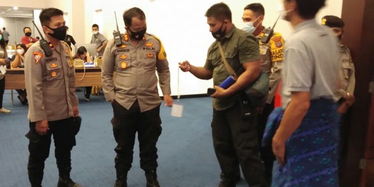 Kapolres AKBP FX Winardi Prabowo Pimpin Pengamanan Debat Terbuka Calon Wawali Kota Bitung