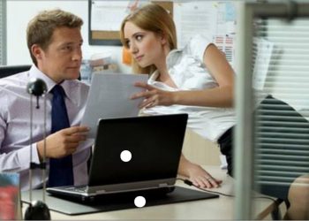 Jatuh Cinta dengan Teman Kerja yang Sudah Menikah? Evaluasi Diri dengan Cara Ini