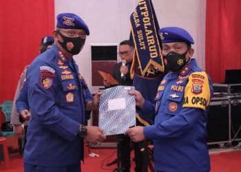 Kapolda Bersama Wakapolda dan Irwasda Polda Sulut Terima Brevet Bhayangkara Bahari Utama Kehormatan