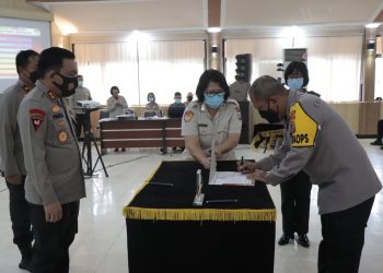 Kapolda Sulut Serahkan DIPA Tahun 2021 kepada Kasatker dan Kasatwil Jajaran