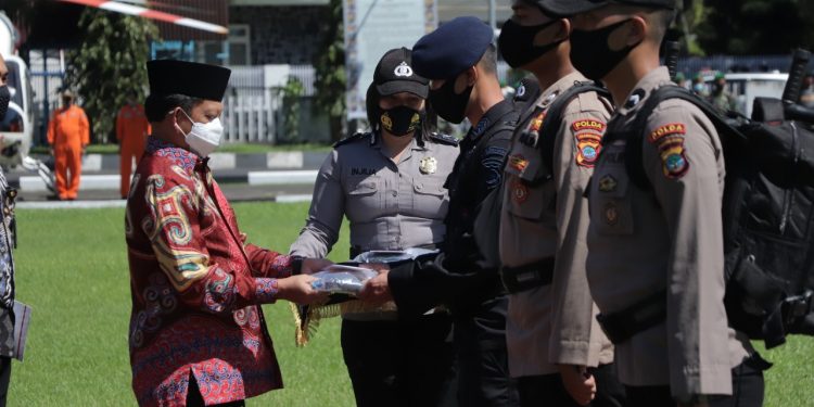 Di Mapolda Sulut, Ini Pesan Mendagri Tito Saat Pimpin Apel Pergeseran Pasukan Pam TPS