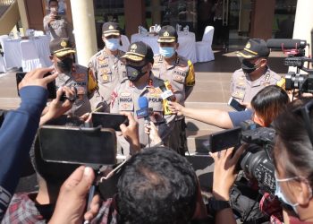 Kapolda Sulut Imbau Usai Pencoblosan di TPS, Warga Mendengarkan Hasil Penghitungan Suara dari Rumah