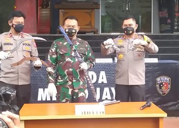 Pengikut MRS Todongkan Senpi dan Sajam ke Anggota Polri di Tol Japek