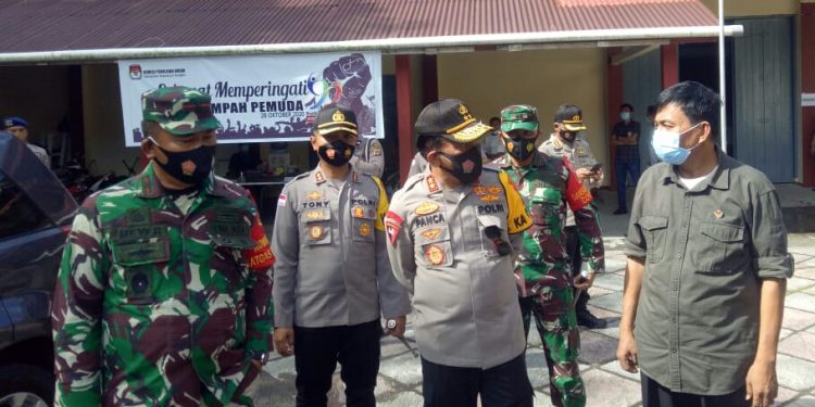 Gunakan Heli, Kapolda Sulut Sambangi Sangihe Cek Kesiapan Pilkada Serentak 2020