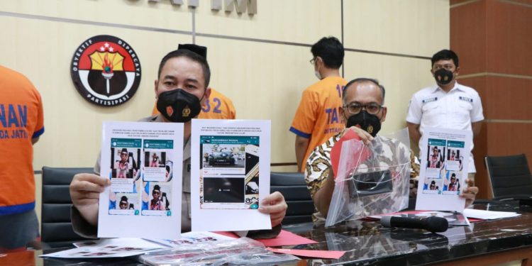 Ditreskrimsus Polda Jatim Bekuk 4 Orang Penyebar Ujaran Kebencian Terhadap Menkopolhukam