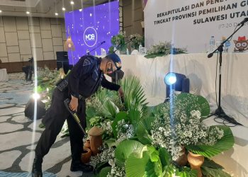 Tim Jibom Satbrimob Sterilisasi Lokasi Rapat Pleno Rekapitulasi Hasil Penghitungan Suara Pilgub Tingkat KPU Sulut