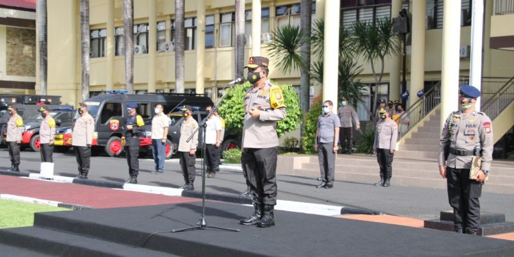 Kapolda Irjen Pol RZ Panca Putra Pimpin Upacara Laporan Kenaikan Pangkat Personel di Lingkungan Satker Polda Sulut