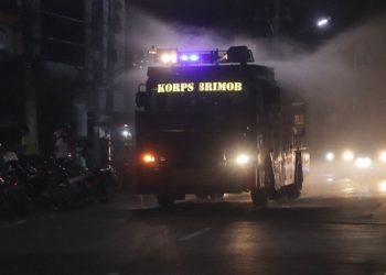 Awali Tahun 2021, AWC Polda Sulut Lakukan Penyemprotan Disinfektan di Kota Manado