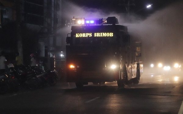 Awali Tahun 2021, AWC Polda Sulut Lakukan Penyemprotan Disinfektan di Kota Manado