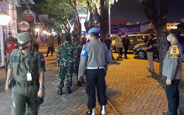 Tak Patuhi ProtKes, Warga Manado Kenak Teguran Ratusan Aparat Gabungan