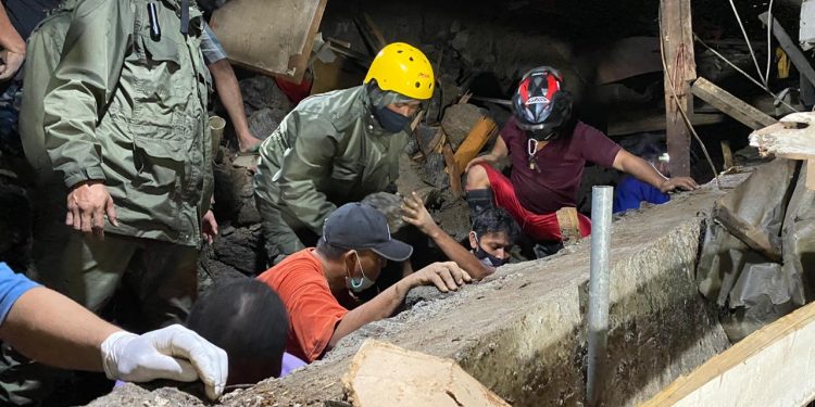 Dievakuasi di RS Bahayangkara Manado, Jenazah Korban Tanah Longsor di Malalayang Satu Barat Ditemukan