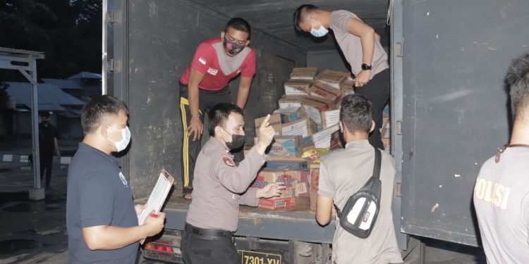 Polda Sulut dan Bhayangkari Daerah Sulawesi Utara Salurkan Bantuan Bagi Korban Gempa di Sulbar