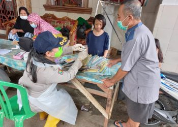 Kabid Dokkes Polda Sulut Pimpin Baksos Pengobatan Massal Korban Banjir di Manado