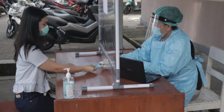 3 Tenaga Medis di FKTP Polda Sulut Disuntik Vaksin Covid-19