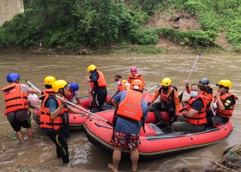 Polres Minut Lakukan Pencarian Anak 8 Tahun yang Hilang Terbawa Arus Drainase di Kawangkoan Baru