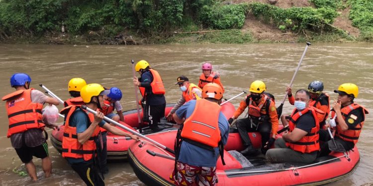 Polres Minut Lakukan Pencarian Anak 8 Tahun yang Hilang Terbawa Arus Drainase di Kawangkoan Baru
