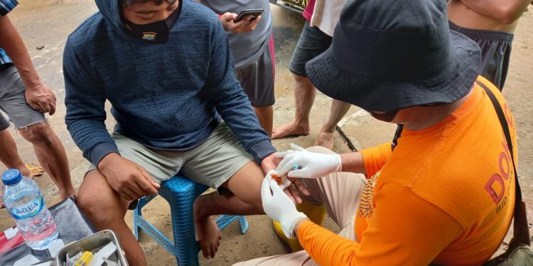 Peduli Korban Banjir, Biddokkes Polda Sulut Gelar Pelayanan Kesehatan Gratis