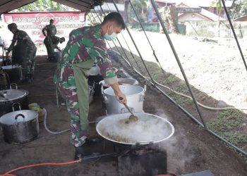 Duet Kodam XIII/Merdeka dan Polda Sulut, Siapkan Makanan Siap Santap Bagi Korban Bencana
