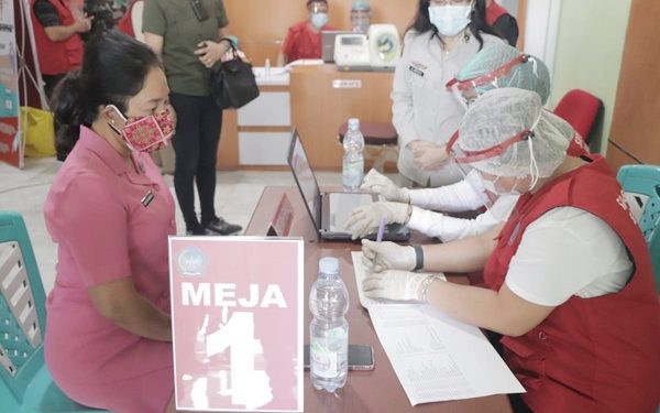 Suntikan Kedua, Ketua Bhayangkari Sulut Ajak Warga Dukung Program Vaksinasi Nasional