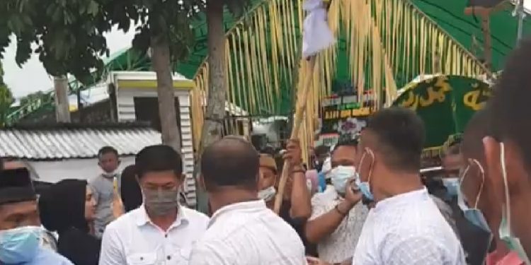 Bukti Beliau Orang Baik, Ribuan Pelayat Hantar Jenazah AKM