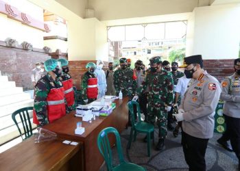 Cek Penegakan Prokes, Panglima TNI Dan Kapolri Kelilingi Dua Pasar Di Bali