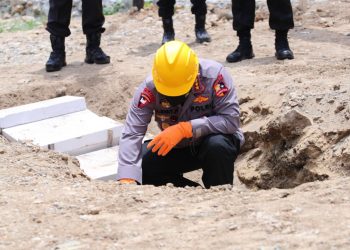 Gubernur Sulsel dan Kapolri Resmikan Pembangunan Rumah Polisi Korban Gempa di Sulbar