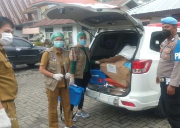 Personel Polres Minsel Kawal Penyaluran Vaksin Sinovac di 3 Puskesmas