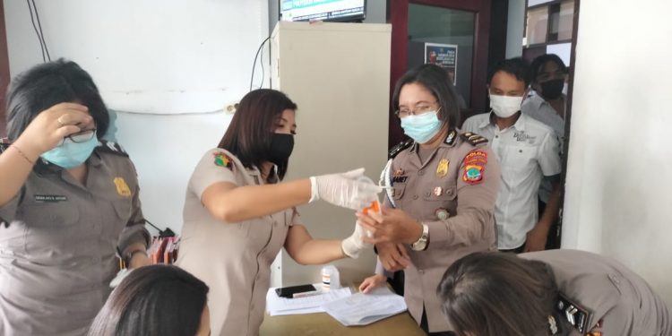 Personel Bid Propam Polda Sulut Jalani Tes Narkoba Secara Mendadak