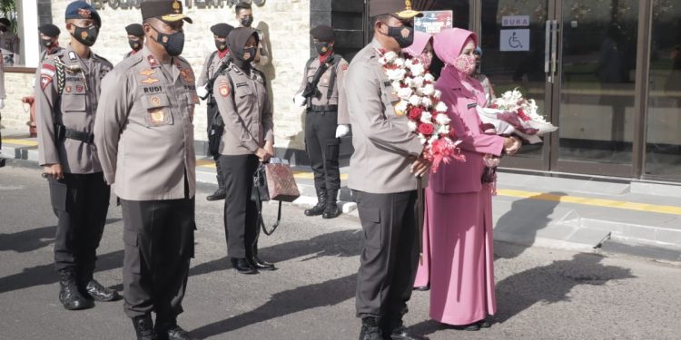 Tiba di Mapolda Sulut, Kapolda Irjen Pol Nana Sudjana Terima Laporan Kesatuan