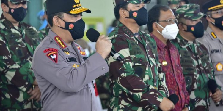 Bangkitkan Sektor Pariwisata Bali, Kapolri Instruksikan Vaksinasi Dikeroyok