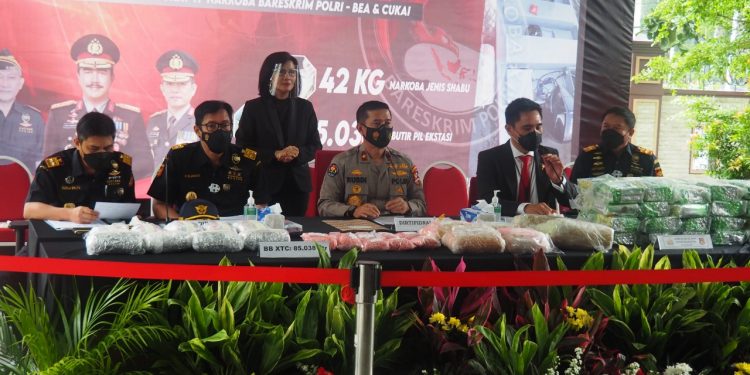 Bareskrim dan Bea Cukai Gagalkan Peredaran 42,3 Kg Sabu dan 85 Ribu Ekstasi