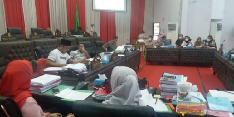 Terjaga Hingga Waktu Sahur, Ketua Dekot Ikuti Pembahasan LKPJ Walikota