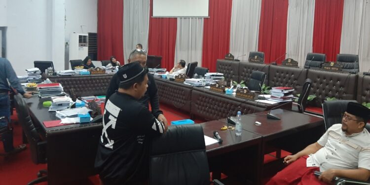 Hingga Dini Hari, Pansus LKPJ Dekot Tuntas Lakukan Pembahasan