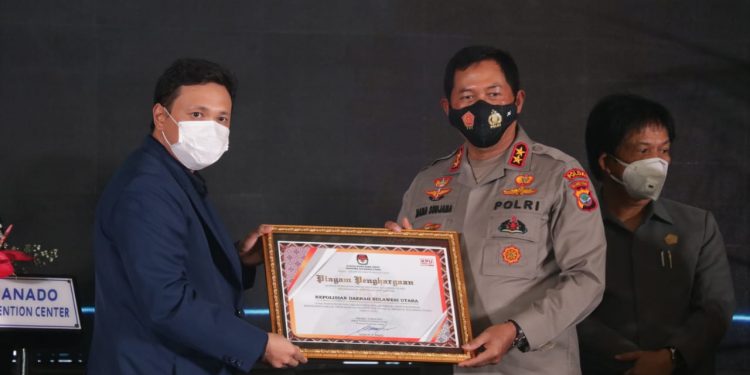 Sukses Kawal Pilkada Serentak Tahun 2020, Polda Sulut Terima Penghargaan dari KPU