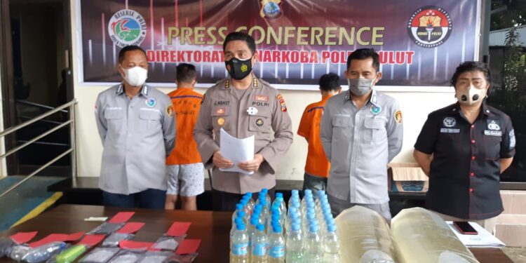 Berantas Narkoba, Polda Sulut Amankan 2 Tersangka Beserta 8 Paket Sabu