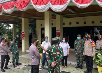 Panglima TNI dan Kapolri Tinjau Vaksinasi Massal Pelaut hingga Pekerja Pelabuhan Tanjung Priok