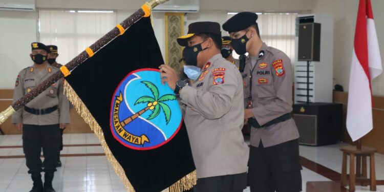 Wakapolda Brigjen Pol Rudi Darmoko Pimpin Pencucian Pataka Polda Sulut Maesa’an Waya