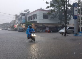 Terjadi Bertahun-tahun, Curah Hujan Meningkat Sebabkan Jalan Pusat Kotamobagu Tergenang Air