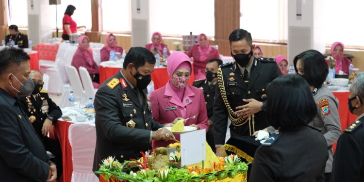 Polda Sulut Gelar Syukuran Sederhana Hari Bhayangkara ke-75