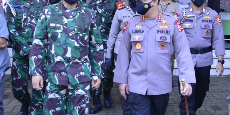 Panglima TNI dan Kapolri Tinjau Vaksinasi Massal di JIEXPO dan Pesantren Al-Hamidi Jakarta