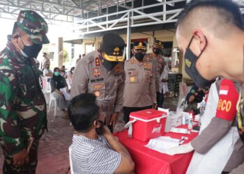 Kapolda Sulut Tinjau Vaksinasi Massal di Gerai Vaksin Presisi Polresta Manado