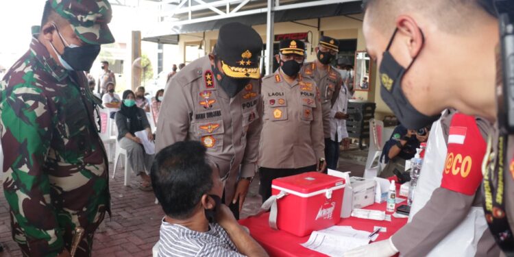 Kapolda Sulut Tinjau Vaksinasi Massal di Gerai Vaksin Presisi Polresta Manado