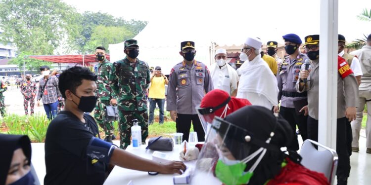 Ditarget 4.500 Orang, TNI-Polri Gelar Vaksinasi Massal Bareng Rabithah Alawiyah di Cibis Park